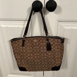 REPOSH SALE! 👜 Genuine Coach tote!